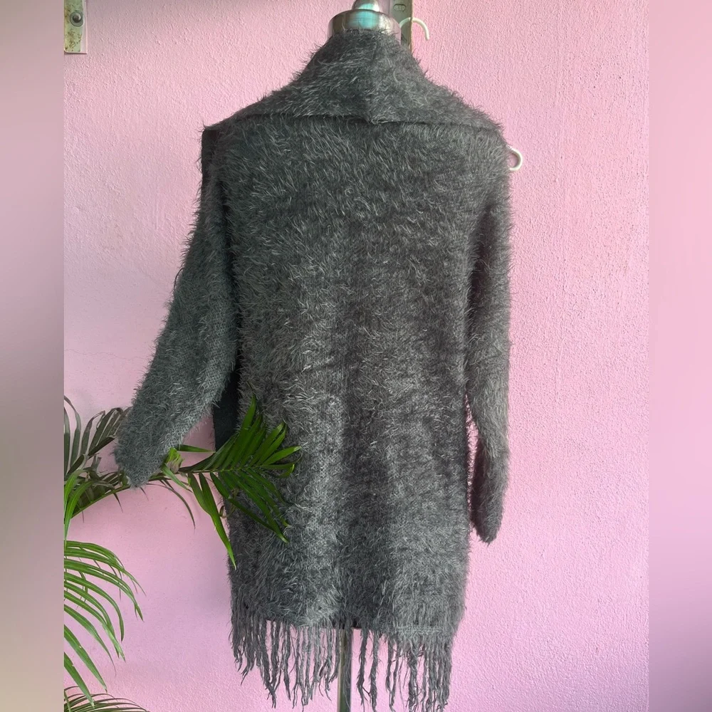 Faux fur korean shrug FIXED FIXED FIXED NO OFFERS PLZ❌ - Picture 11 of 11